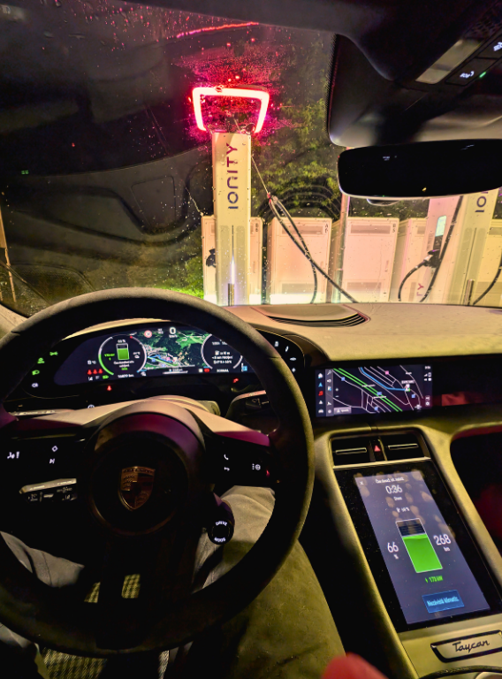 Firemní nabíjecí stanice pro elektromobily - srovnání nabídek